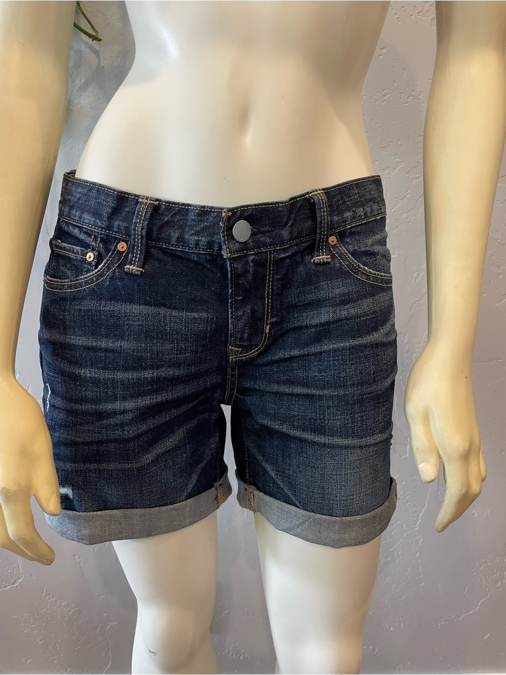New gap boyfriend fit Dark Indigo Denim Roll-Cuff Women's Shorts 25
